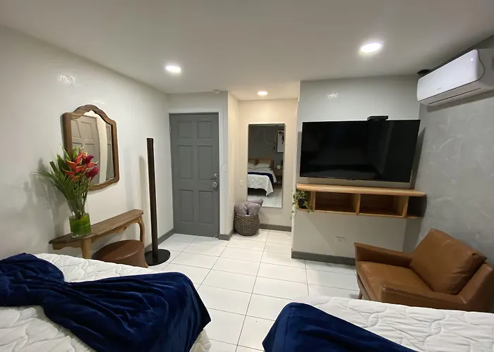 Berlor Airport Inn